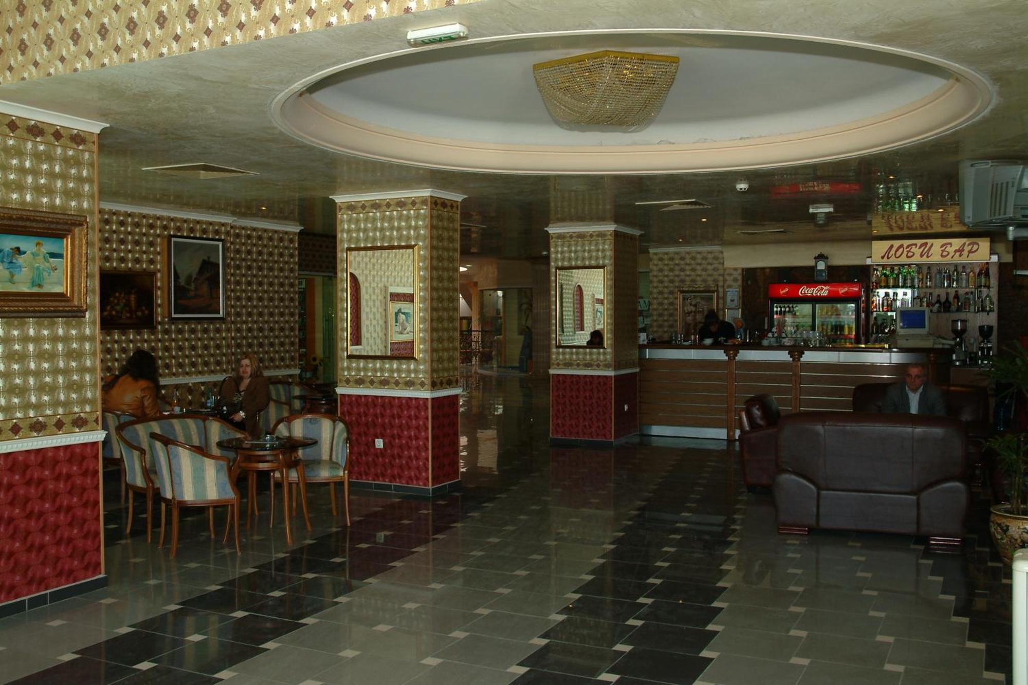 Hotel Dobrudja Dobrich Exteriör bild