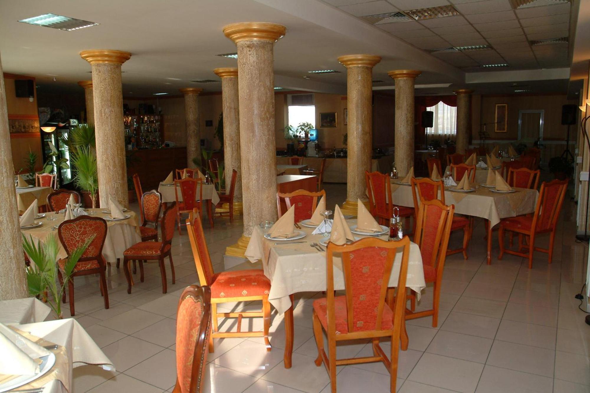Hotel Dobrudja Dobrich Exteriör bild