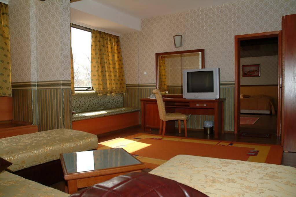 Hotel Dobrudja Dobrich Exteriör bild